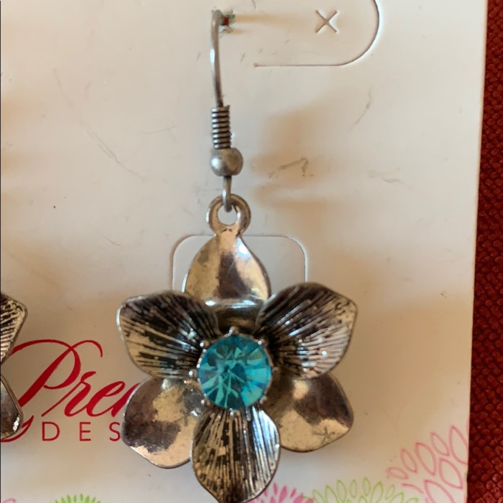 Premier Designs Garden Gate Earrings - Picture 3 of 5